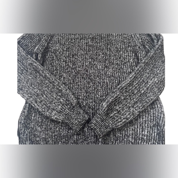 Zara Women’s Turtleneck Asymmetrical Knit Sweater Size M - Picture 2 of 9